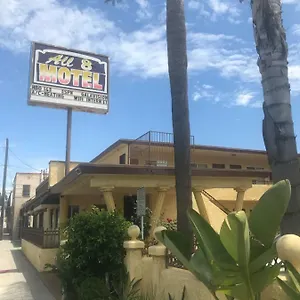 8 Hotel